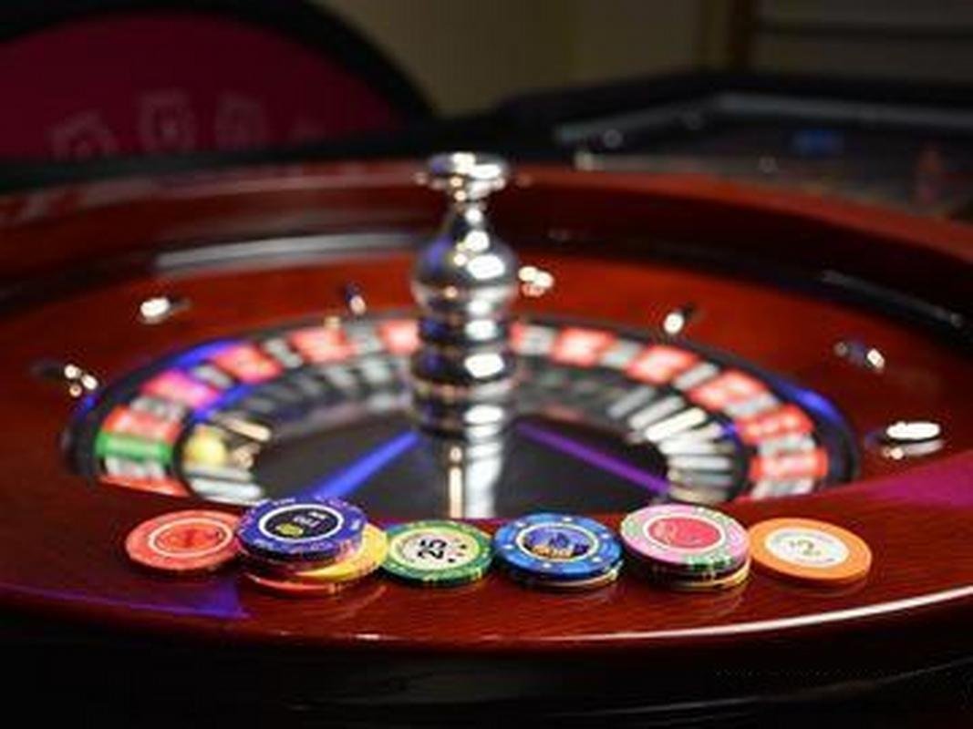 jiliwin mobile app interface showing casino and sports betting on a Filipino player's phone